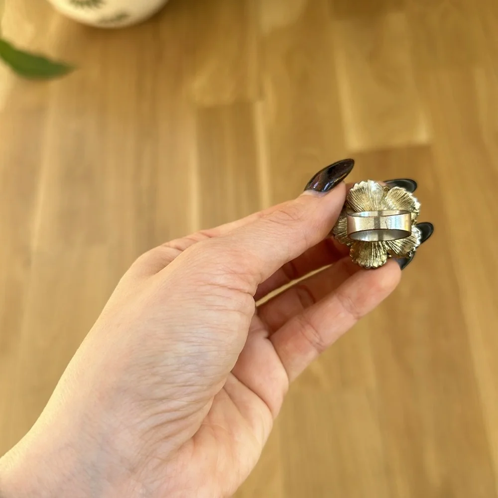 Floral vintage gold ring